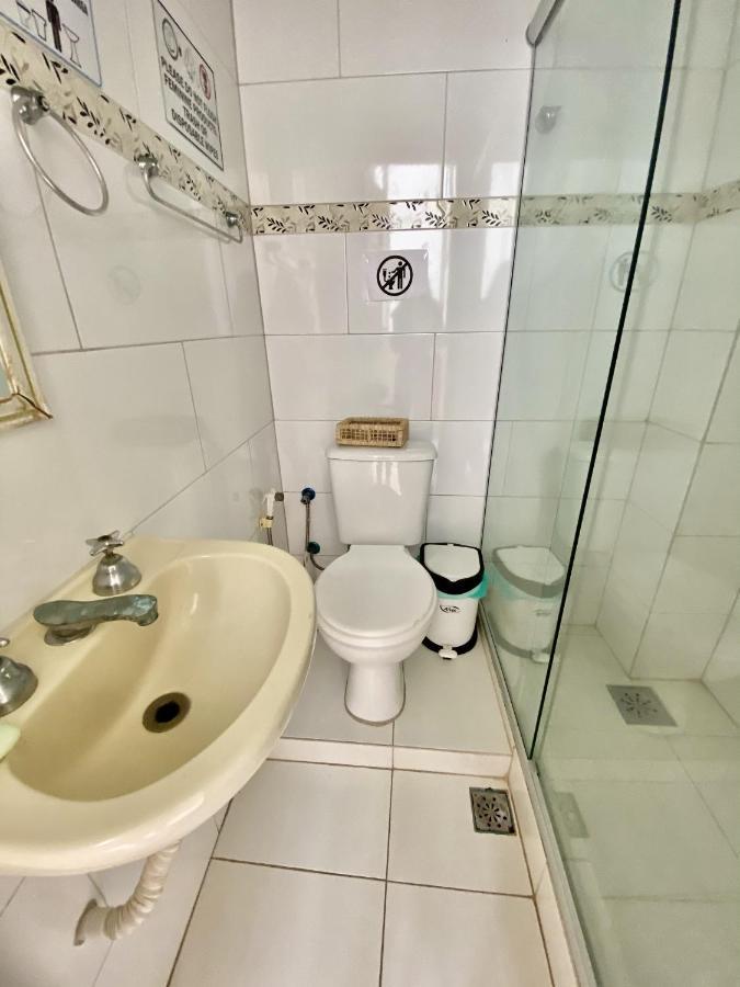 Rio Guesthouse - Um Quarteirao Da Praia De Copacabana Rio de Janeiro Exteriör bild